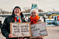 Menschenkette über die Schlei-Brücke photo@JanineSkroblin